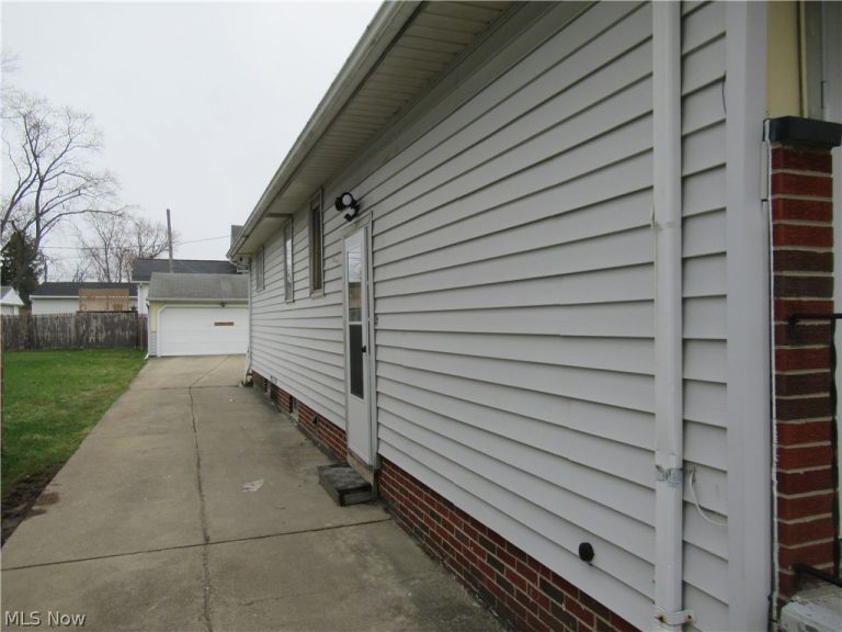 330 Paul Street, Bedford, OH - Photo 2