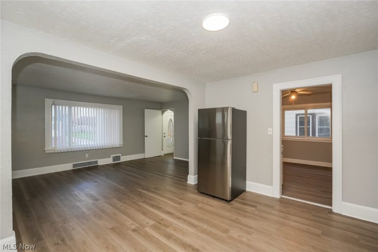 19381 Monterey Avenue, Euclid, OH - Photo 4