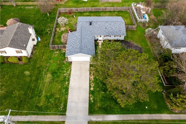 4710 Jaycox Road, Avon, OH - Photo 2