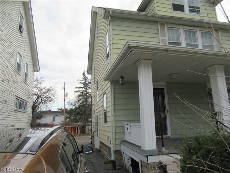 12704 Christine Avenue, Garfield Heights, OH - Photo 2