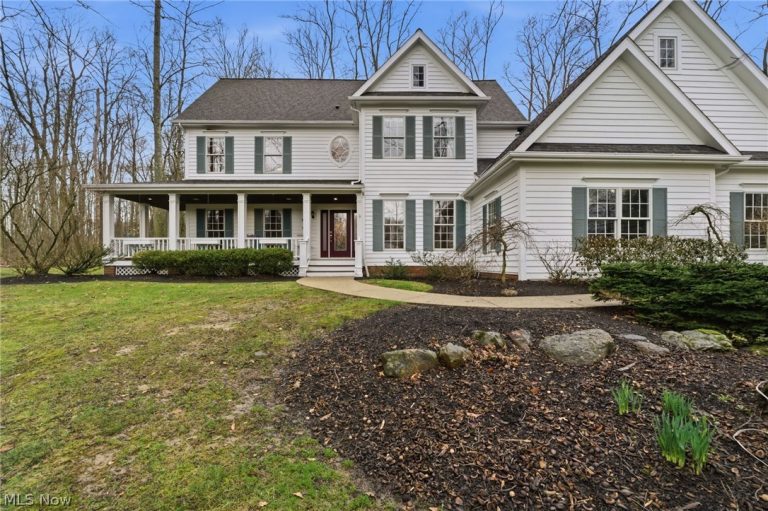 113 Champion Lane, Chagrin Falls, OH - Photo 2