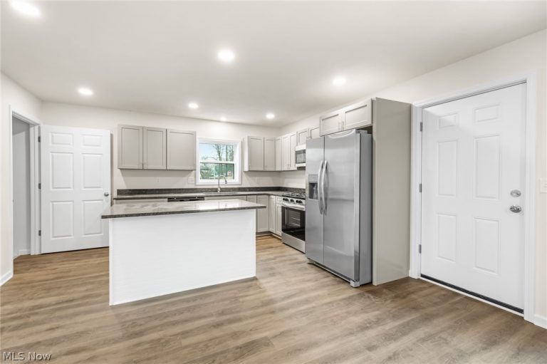 1334 Hazelwood Ave, Akron, OH - Photo 6