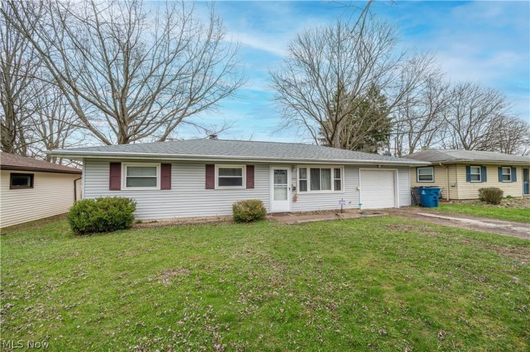 151 Yorkshire Boulevard, Austintown, OH - Photo 4
