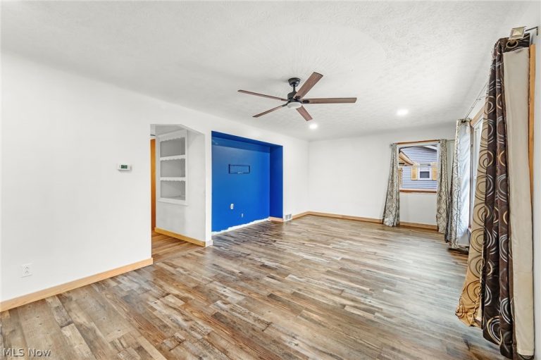 3290 Sweitzer Street, Uniontown, OH - Photo 4