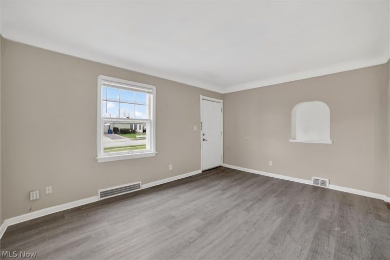 17208 Lipton Avenue, Cleveland, OH - Photo 4