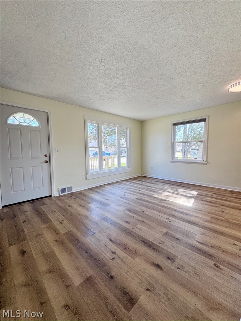 196 Point Drive, Avon Lake, OH - Photo 4