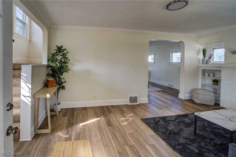 10105 Greenview, Garfield Heights, OH - Photo 4