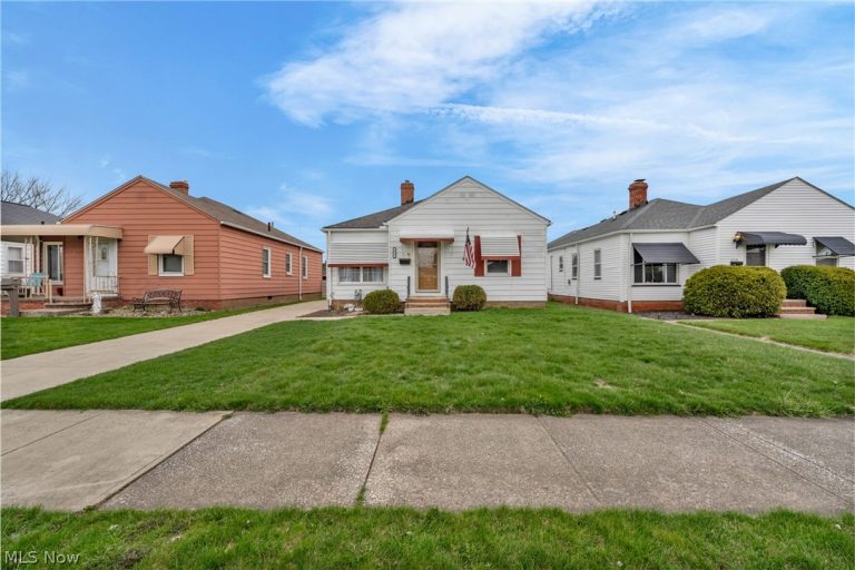 912 Dawnwood Drive, Parma, OH - Photo 5