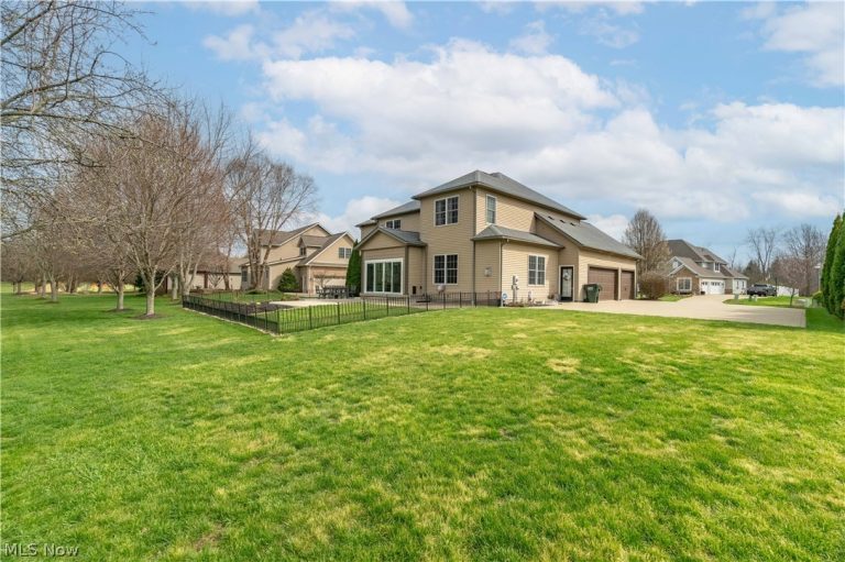 6607 Woodbridge Circle, Massillon, OH - Photo 6