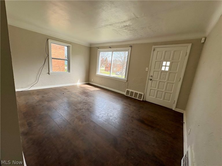 20803 Kenyon, Maple Heights, OH - Photo 6