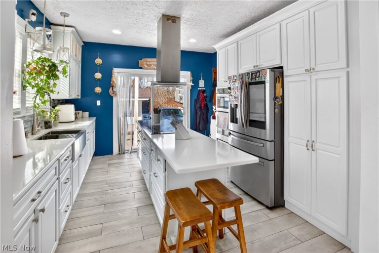 363 Seeley Street, Amherst, OH - Photo 5