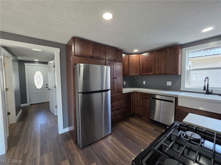 24 Main Street, Newton Falls, OH - Photo 3