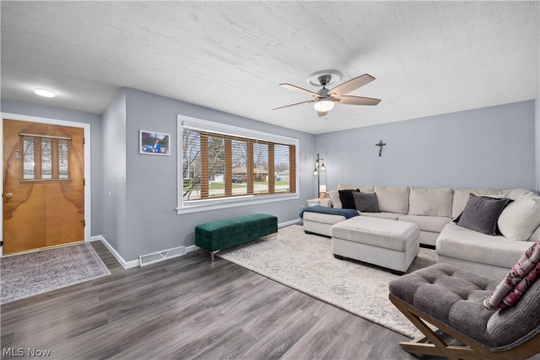 1437 Westwood Drive, Lorain, OH - Photo 3