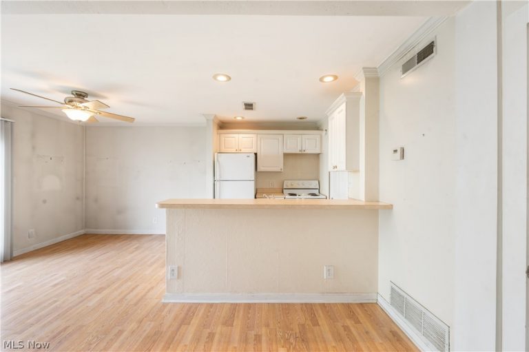2535 Royal County Down #B, Uniontown, OH - Photo 8