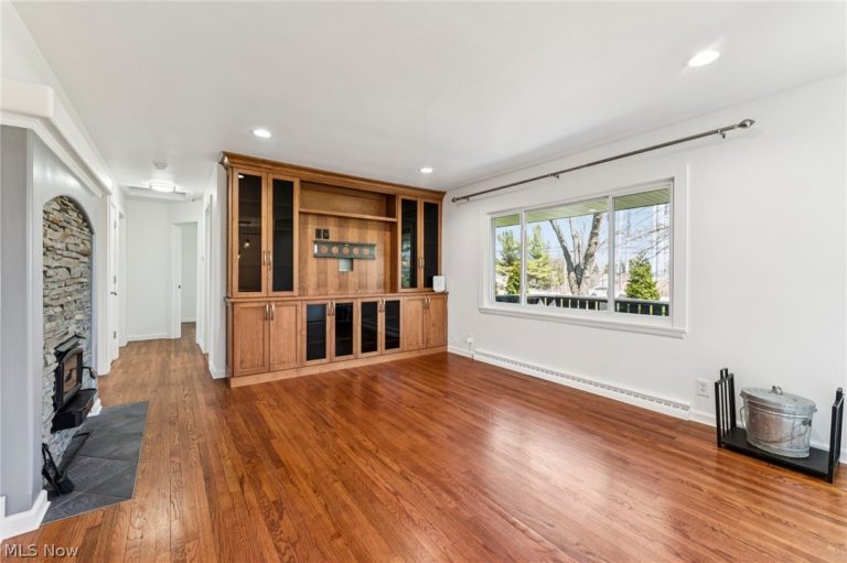 379 Aurora Road, Aurora, OH - Photo 4