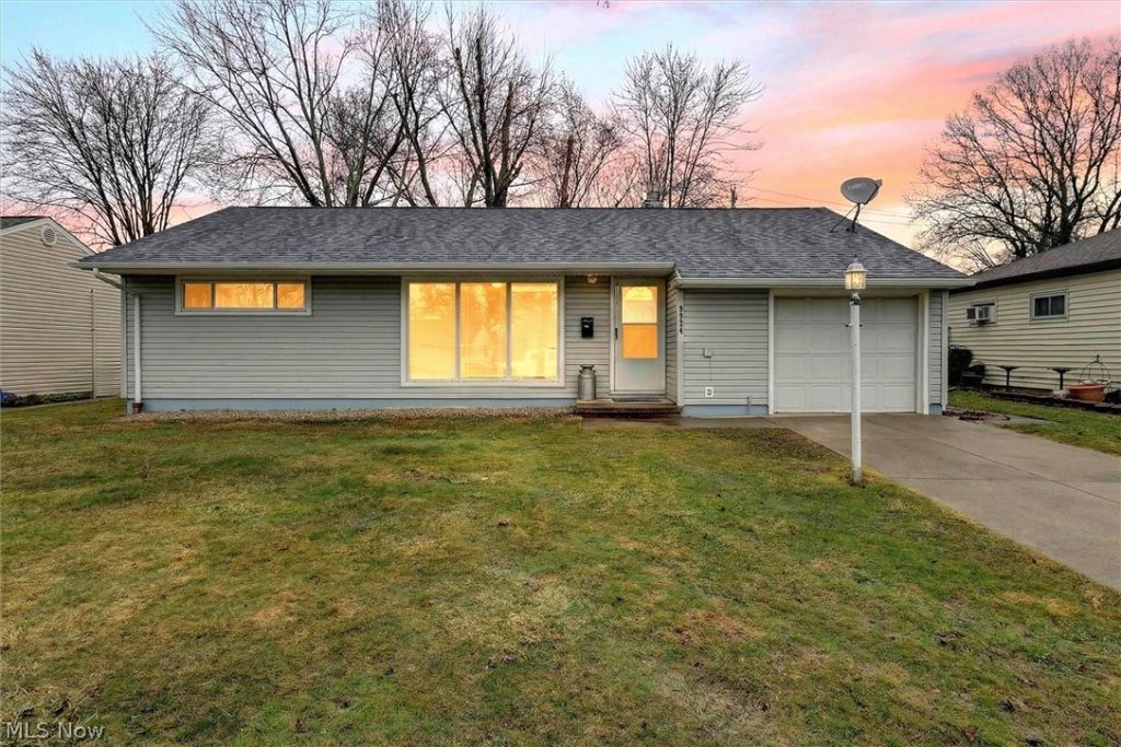 9924 Manorford Drive, Parma Heights, OH