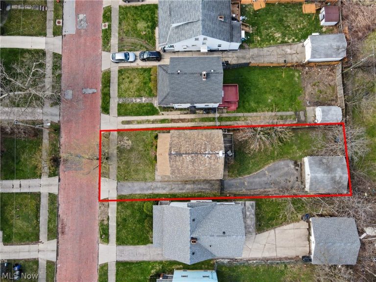 8805 Jeffries Avenue, Cleveland, OH - Photo 2