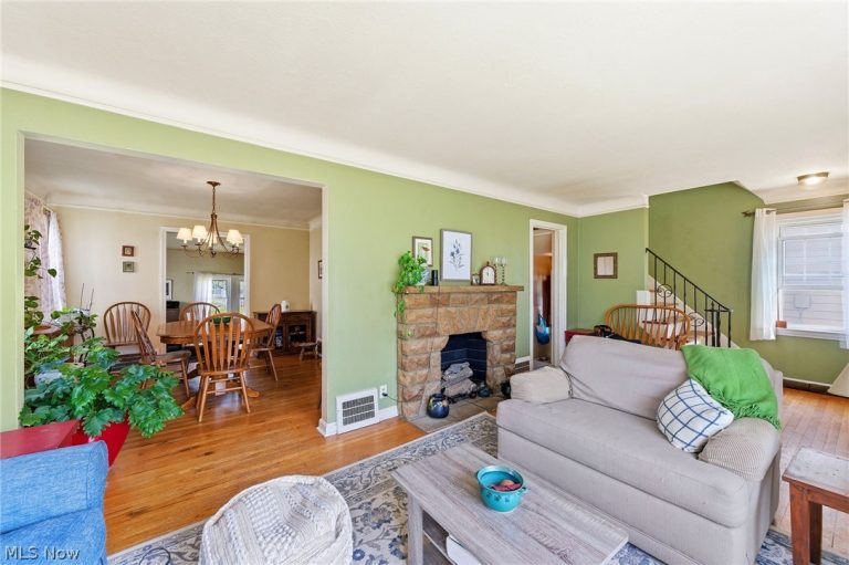 5187 Mayview Road, Lyndhurst, OH - Photo 3