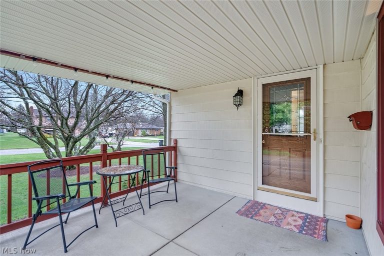 3423 Tall Oaks Lane, Austintown, OH - Photo 8