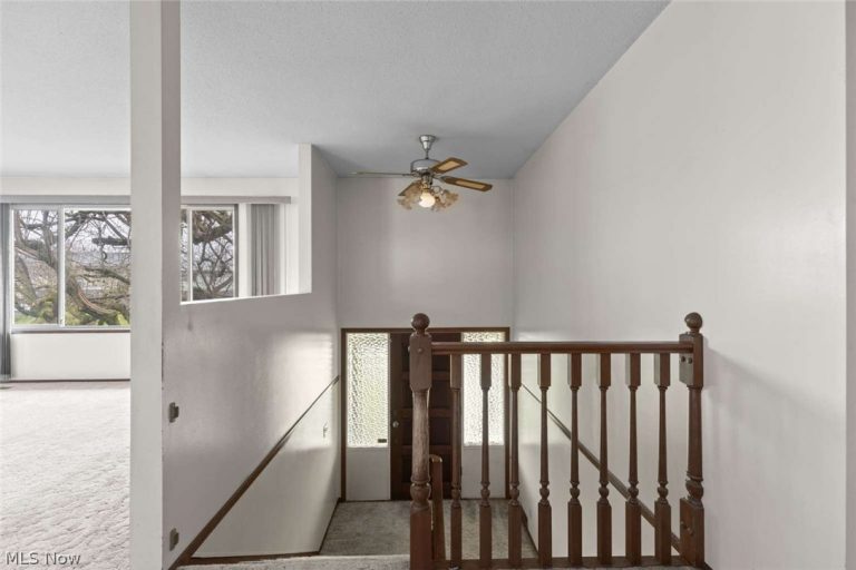 553 Delaware Avenue, Elyria, OH - Photo 8