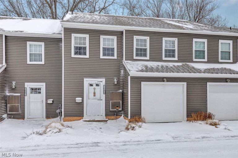 1689 Walnut Lane #5, Rocky River, OH, 44116