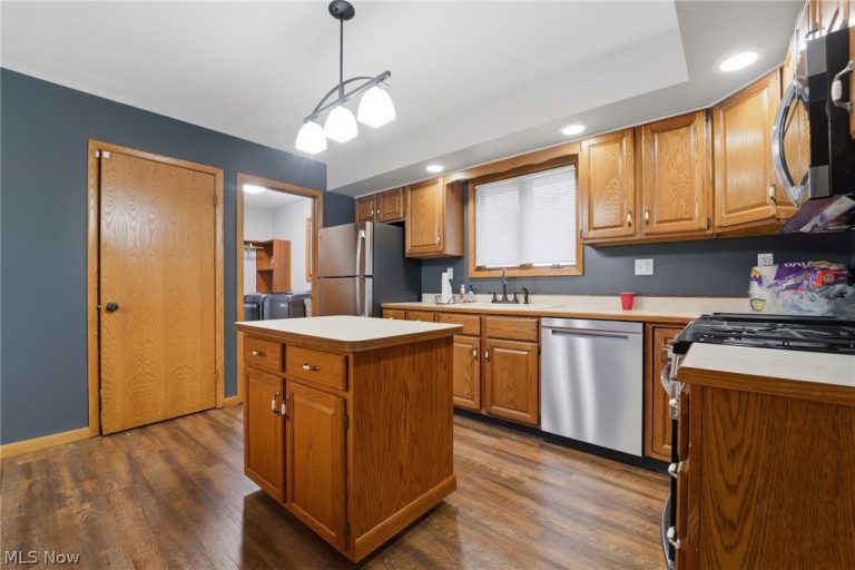 736 Lake Erie Street, Conneaut, OH - Photo 8