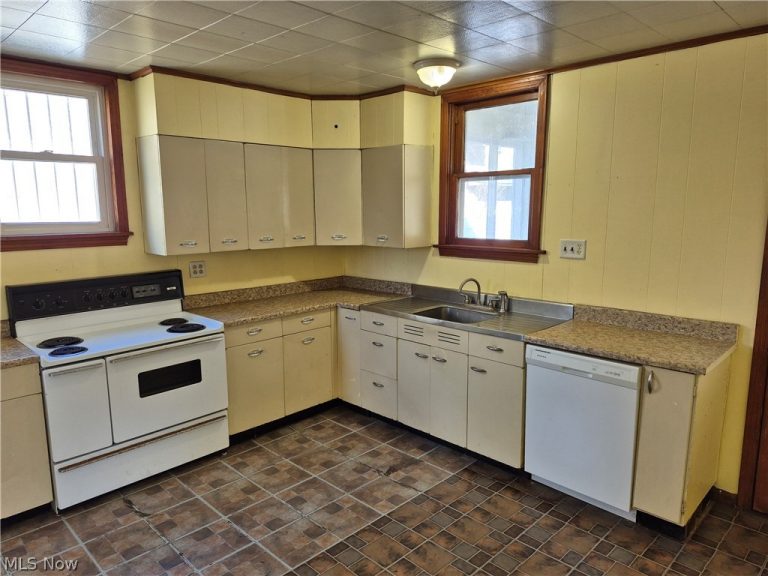 1002 Second Avenue, New Cumberland, WV - Photo 3