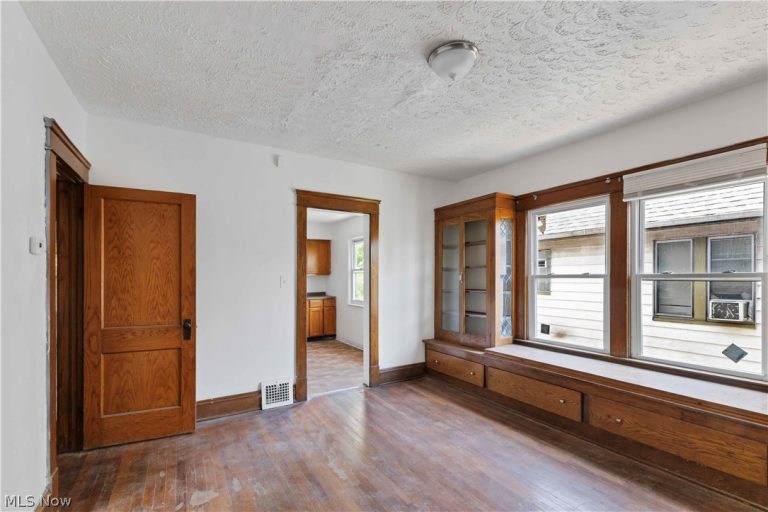 851 Paxton Road, Cleveland, OH - Photo 4