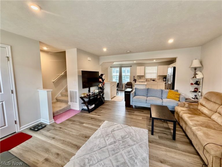 114 Slate Ridge Drive #9, Barberton, OH - Photo 6