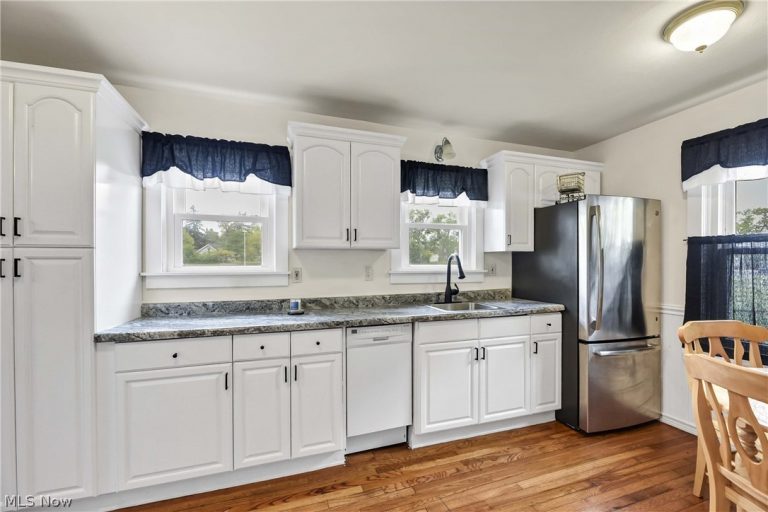 471 Columbus Street, Bedford, OH - Photo 3