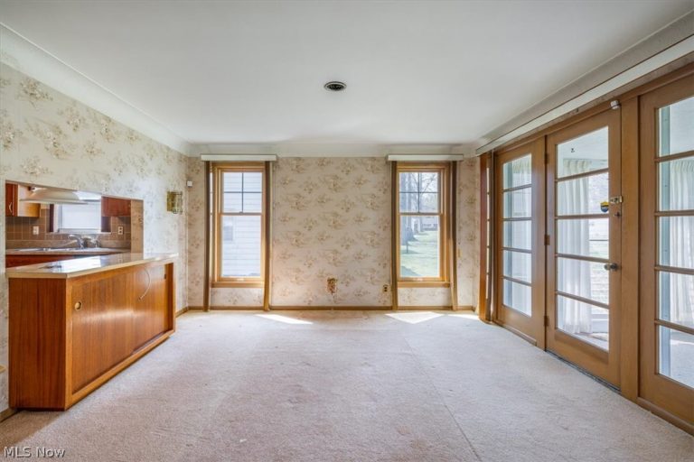 2142 Waynoka Road, Euclid, OH - Photo 8