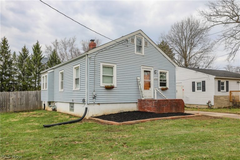 2721 Meadow Drive, Akron, OH - Photo 2