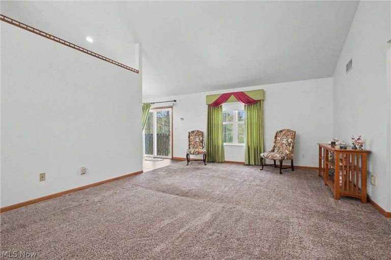 445 Reserve Drive, Cuyahoga Falls, OH - Photo 3