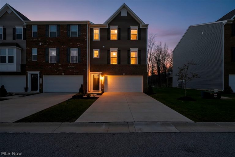 34566 Ethan Way, Willoughby, OH - Photo 2