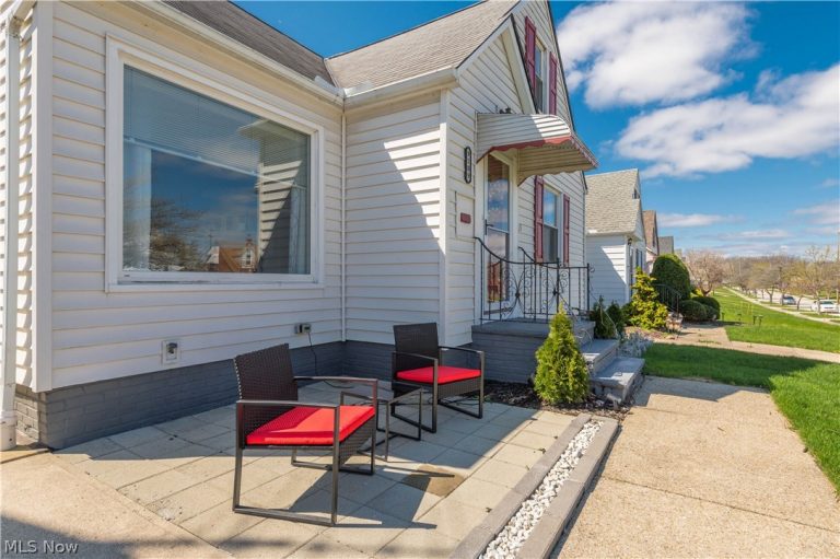 9109 Ansonia Avenue, Brooklyn, OH - Photo 2