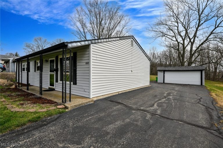 6369 Eldridge Boulevard, Bedford Heights, OH - Photo 2