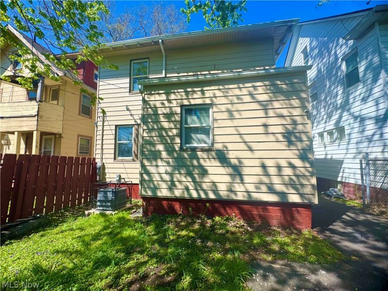 9606 Parmelee Avenue, Cleveland, OH - Photo 3