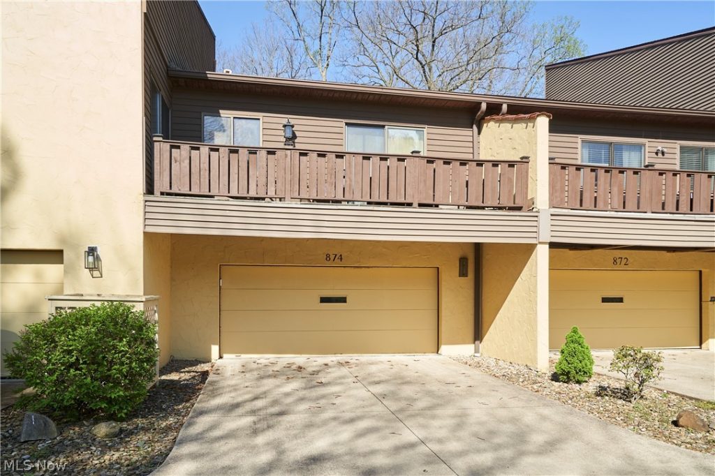 874 Hampton Ridge Drive, Akron, OH