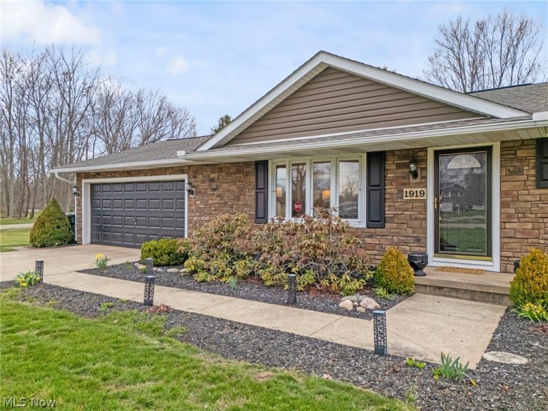 1919 Humbert Road, North Canton, OH - Photo 4