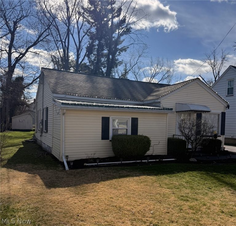 965 Adelaide Avenue, Warren, OH - Photo 2
