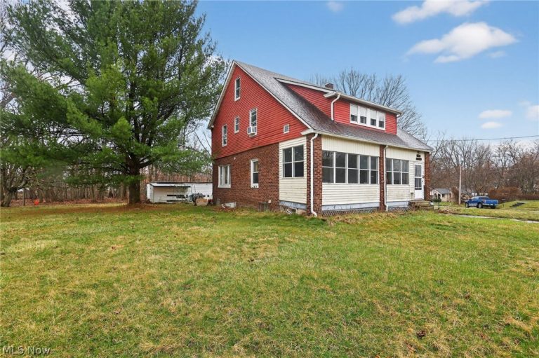 788 Caledonia Street, Youngstown, OH - Photo 2