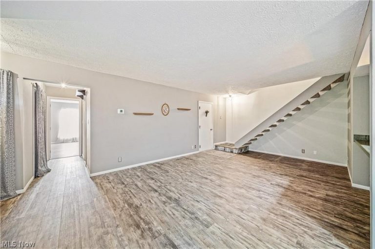 7987 Carriage Circle, Mentor, OH - Photo 5