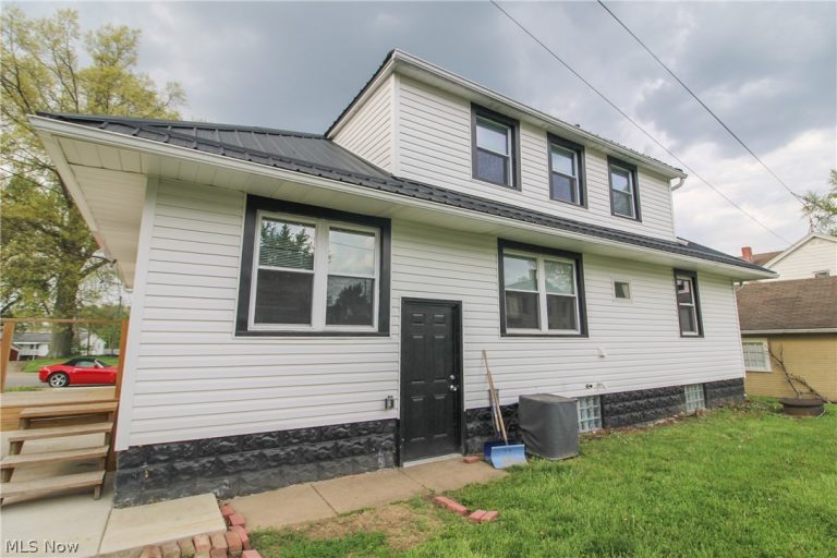 65 Duquesne Street, Columbiana, OH - Photo 2
