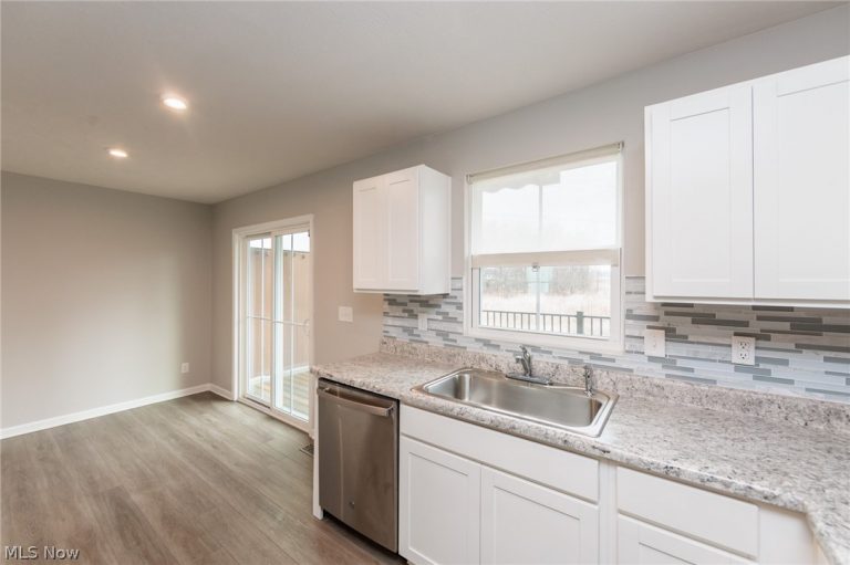 784 Pine Spring Drive, Painesville, OH - Photo 8