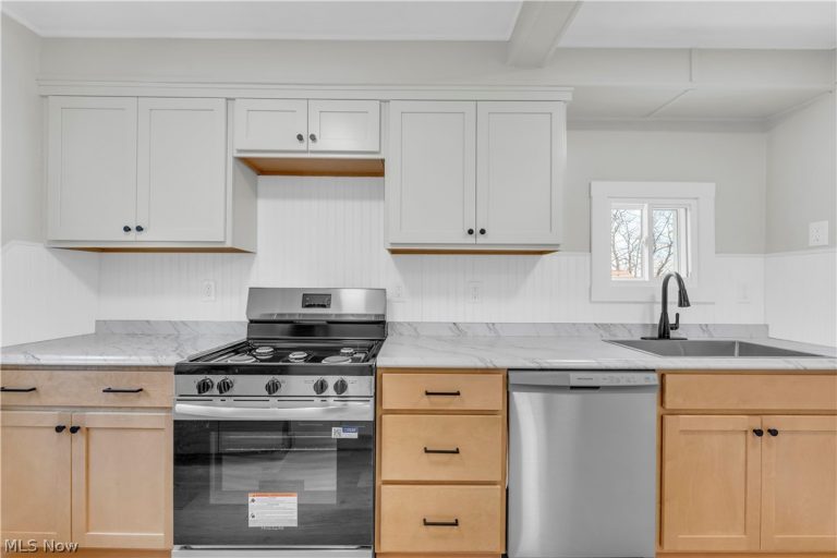 242 Orchard Avenue, Cuyahoga Falls, OH - Photo 6