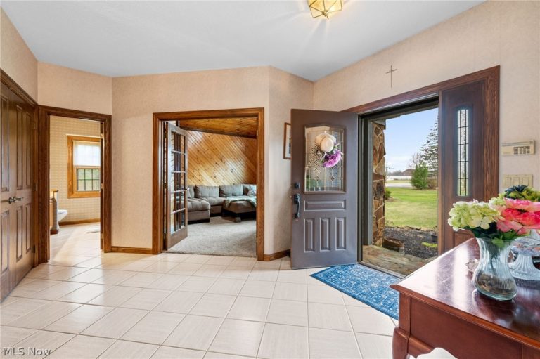 11275 Woodie Glen Drive, Chardon, OH - Photo 4