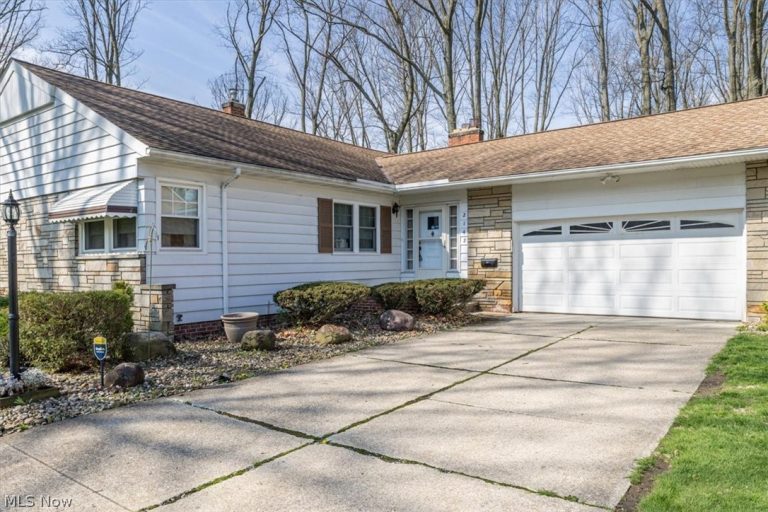 2142 Waynoka Road, Euclid, OH - Photo 3
