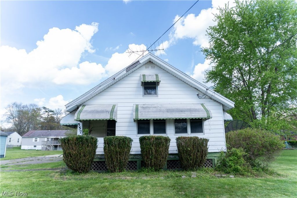557 Sunshine Avenue, Youngstown, OH