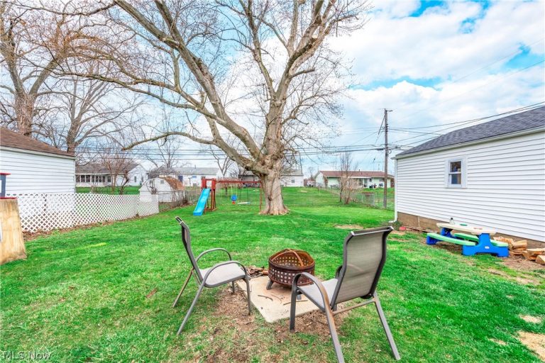 572 Bell Avenue, Elyria, OH - Photo 6