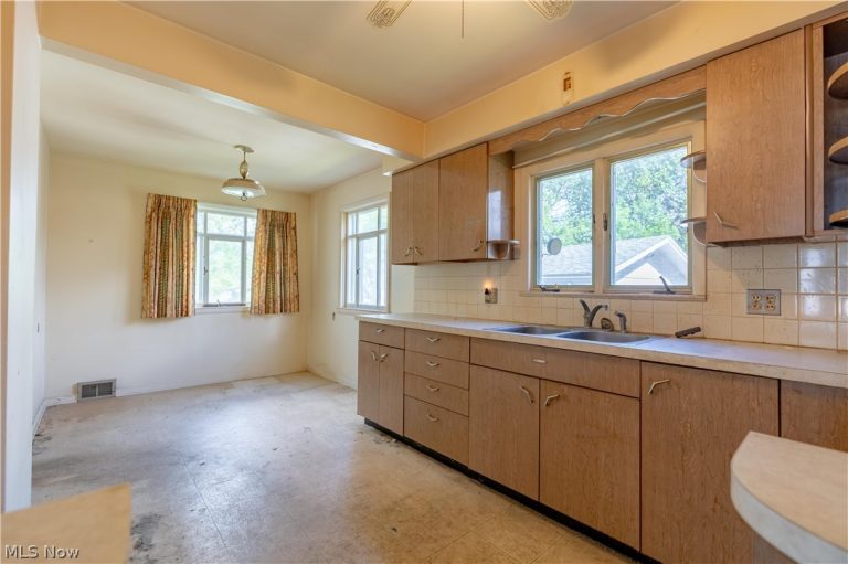296 Kryder Avenue, Akron, OH - Photo 8